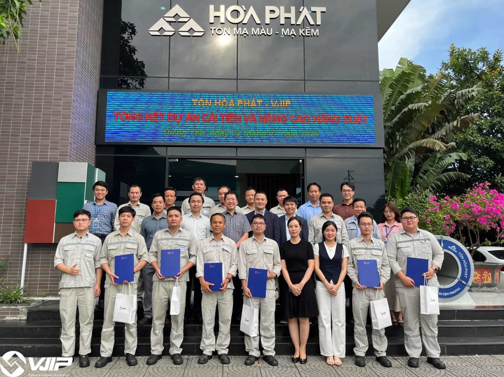 <img src="VJIP-Doi-Tac.jpg" alt="Tập thể Ban Lãnh đạo, công nhân viên, chuyên gia nội bộ của Tôn Hòa Phát và Chuyên gia VJIP trong Lễ Tổng kết dự án">
